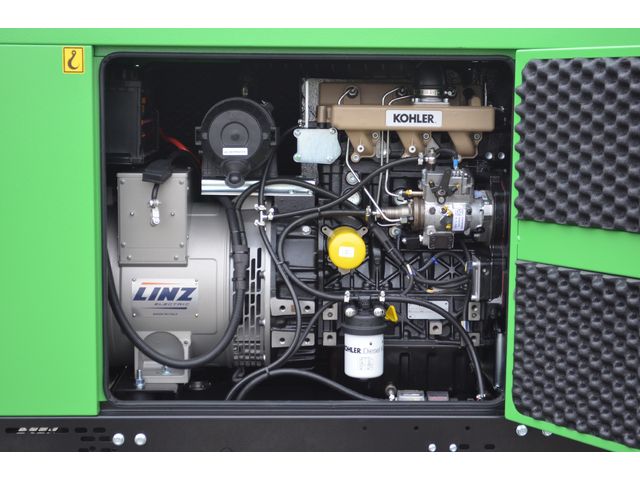 Stromerzeuger Diesel 20kVA 230V 50Hz, 1500 U/Min
Dieselmotor KOHLER KDI 1903 M(Stage V), Elektrostart, 50 Liter Tank
Synchrongenerator 4 Pole Bürstenlos mit AVR Regelung
Schallverhaubung
Steuerung Comap AMF 25 (digitale Anzeige für Spannung, Strom, Frequenz, Tankinhalt)
Not Aus Schalter
Batterieladegerät inkl. externen Geräteanbaustecker
Betriebswahlschaltung IT/TN (Feld/ Haus) 1xCEE 400V 32A, 1xCEE 400V 16A, 1xCEE 230V 16A, 1xSchuko